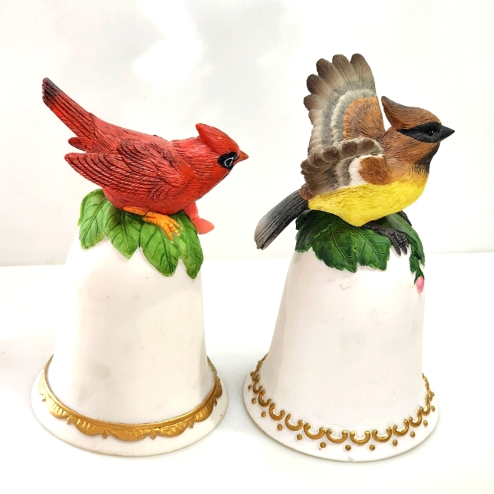 Set of 2 Ceramic Figurines of Cardinal Birds On Flared Bases 6x 3.5 inch - Picture 12 of 13